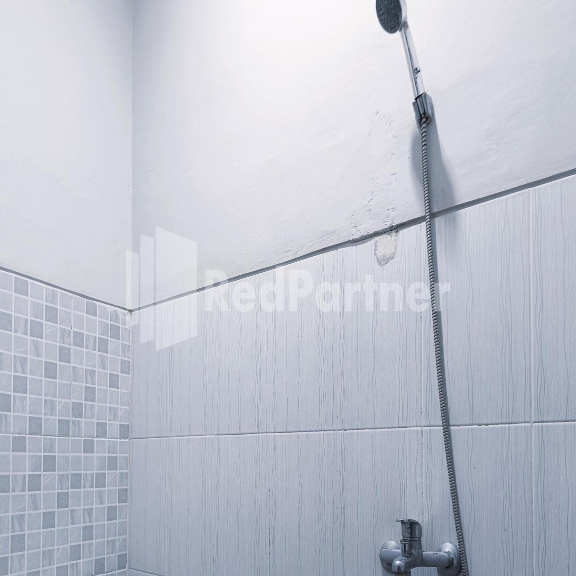 D'Waru Homestay Syariah Near Jl Slamet Riyadi Mitra Reddoorz Solo Εξωτερικό φωτογραφία