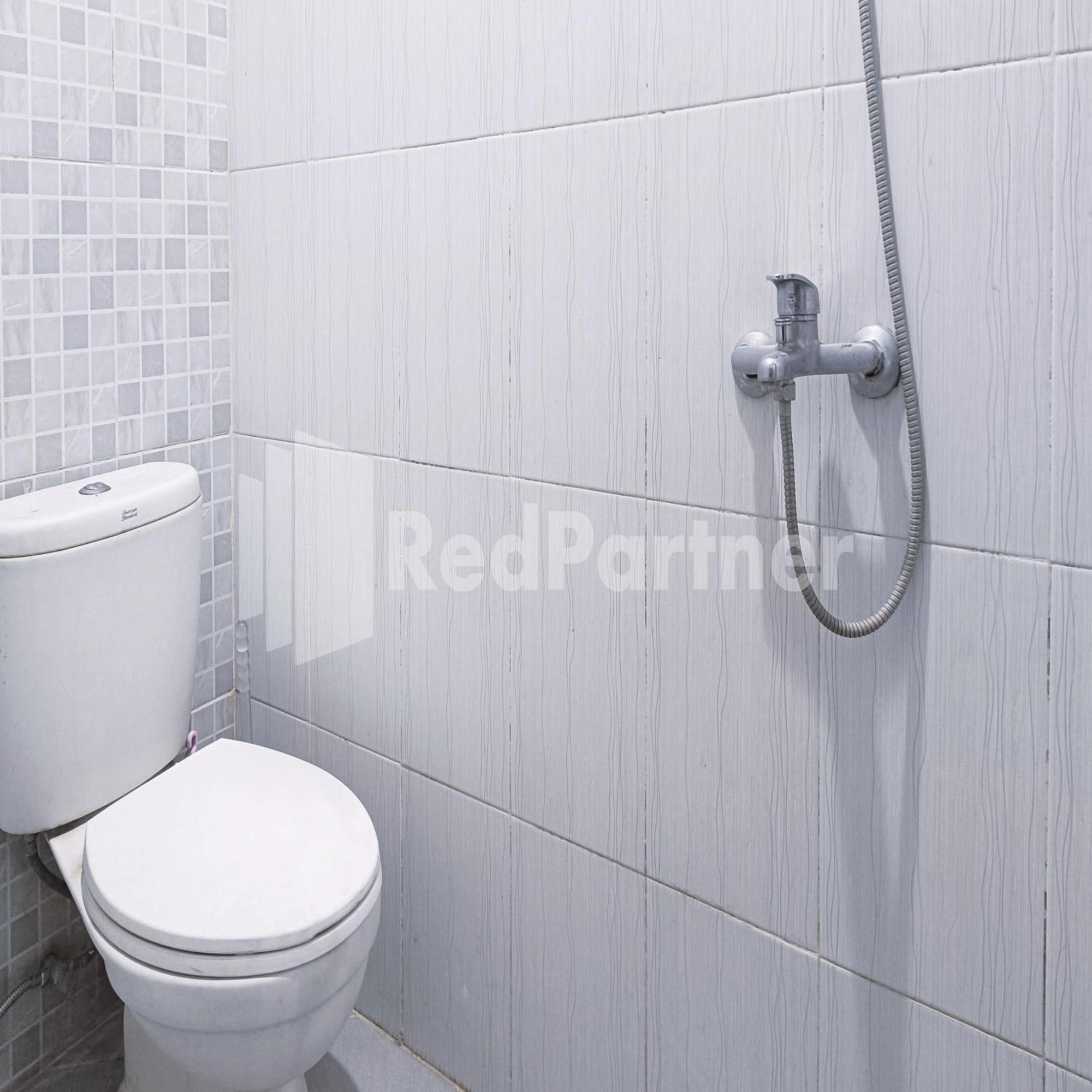 D'Waru Homestay Syariah Near Jl Slamet Riyadi Mitra Reddoorz Solo Εξωτερικό φωτογραφία
